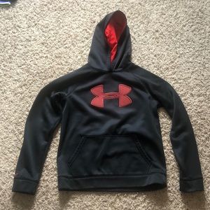 Black Under Armour sweatshirt